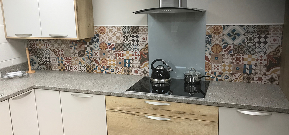 JHC Hardware, Northern Ireland displaying Vista Casablanca Multi splashback 